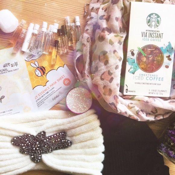 Fall bundles ft urban outfitters, Sephora, etc - Picture 6 of 6